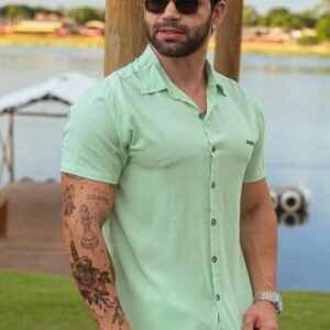 Camisa verde con botones gold wave design