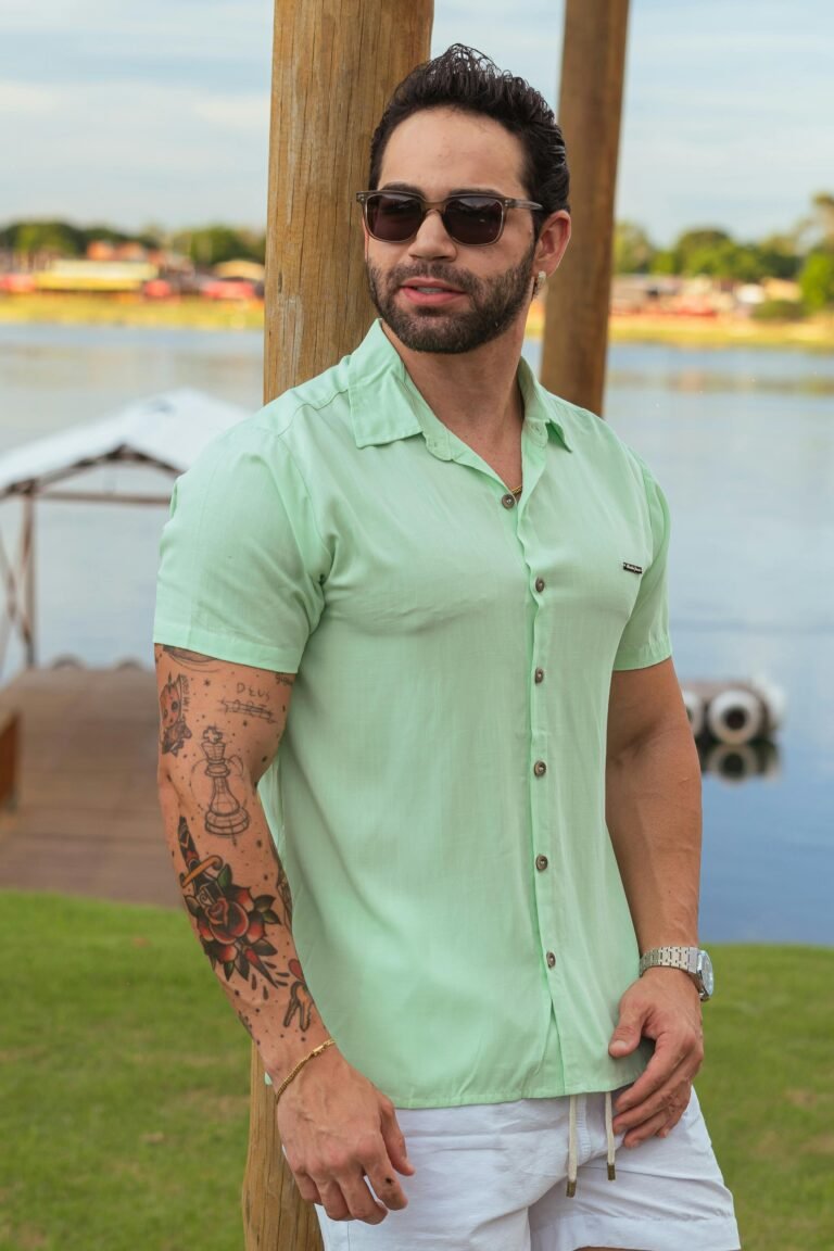 Camisa verde con botones gold wave design